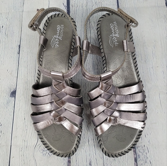 STRICTLY COMFORT | metallic strappy gladiator low heel sandals - Picture 4 of 9